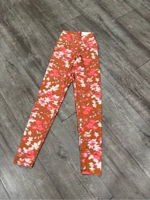Aerie offline real me High-Waist Floral Print Leggings in Peach & White thumbnail 7