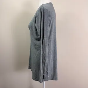 Lululemon Gray Long Sleeve Active Top Thumbholes Ladder Stitch Trim Size 8 thumbnail 2