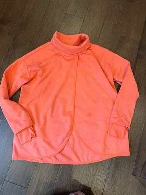 Nike Women's Maternity Reversible Pullover Pink Size Medium - C67-115 thumbnail 2