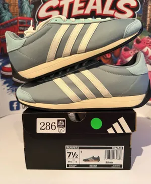 Women’s Adidas Runvista size 7.5w thumbnail 1