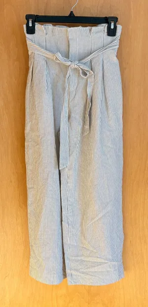 Club Monaco Paperbag Waist Striped Cropped Pants Size 00‎ thumbnail 1