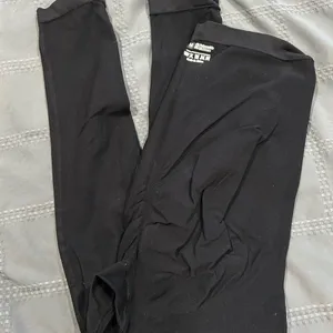 Black Maternity Butt Lifting Pregnancy Leggings – Over-Belly Support – NWOT thumbnail 3