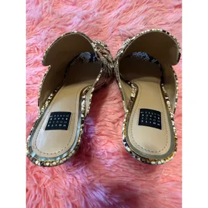 White House Black Market Snakeskin Print Chain Heel shoe‎ 6M glam boho Y2K brown thumbnail 6