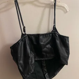 Iris Women’s Juniors Black Faux Leather Crop Top L Bust 35” Sweetheart Neckline thumbnail 5