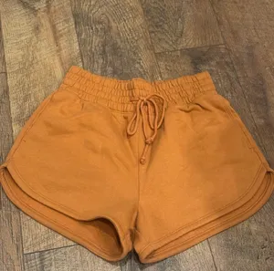 Abercrombie Camel High Rise Shorts Sz S NWT Summer Neutral Casual Shorts thumbnail 2