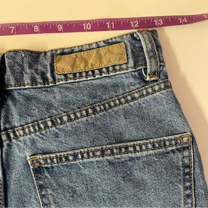Cotton On Medium Wash Blue Ripped Knee Loose Straight Jean Size 4 EUC thumbnail 5