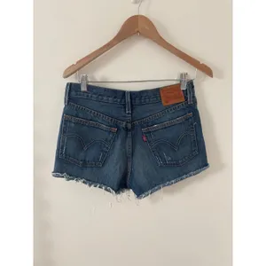 Levi's 501 Denim Shorts Distressed Cutoff Blue‎ Button Fly Women's W28 thumbnail 2