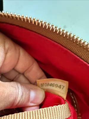 Vintage Dooney & Bourke “1975” Black Leather Shoulder Bag with Brown Trim thumbnail 16