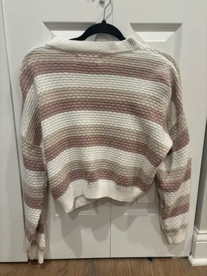 Hollister pink and white Sweater thumbnail 3