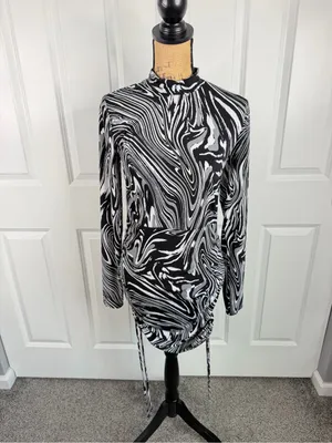 Bar III Black White Abstract Ruched Bodycon Dress Size L Long Sleeve thumbnail 2