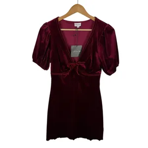 NWT Le Lis Crimson Velvet Babydoll Puff Sleeve Mini Dress Small Holiday Bow‎ thumbnail 2