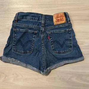 Levi’s 512 perfectly slimming cutoff denim shorts size 2 thumbnail 4