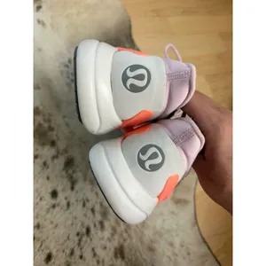 LULULEMON Blissfeel running‎ shoes Size 9 thumbnail 5