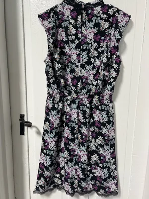 NWOT Express Floral Dress High Neck Lace Detail front slit size M thumbnail 3