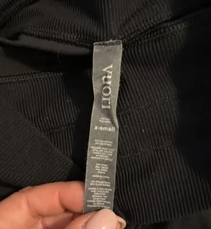 Vuori Black High-Waisted Leggings thumbnail 4