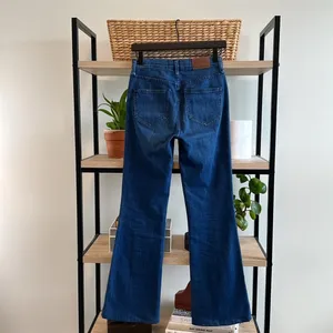Madewell Mid-Rise Flea Market Flare Jeans, 24 thumbnail 6