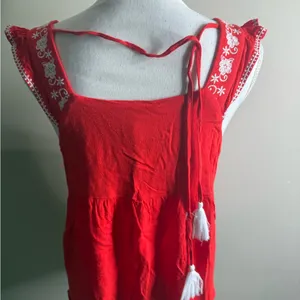 Savannah Jane red embroidered sleeveless top M thumbnail 5