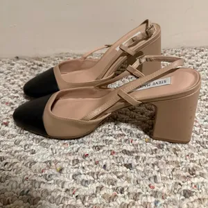 Steve Madden Cap toe Slingback Black and Tan Heels Classic Elegance- Size 9 thumbnail 4
