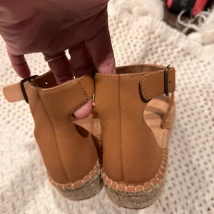 SOLUDOS STRAPY Women's Tan Sandals SIZE 8 thumbnail 4