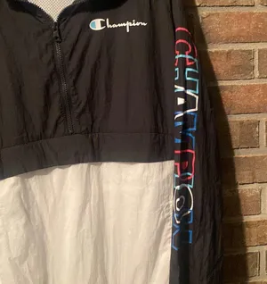Super cute lightweight Champion windbreaker thumbnail 2