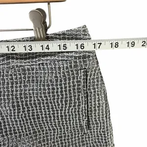 Express Tweed Shorts Women 6 Silver Metallic Black Pockets Cuffed‎ Lined Party thumbnail 6