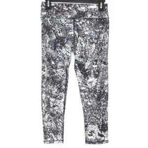 NWT Fabletics Leggings Crop‎ Yoga Athleisure Comfort Abstract Metallic Black XS thumbnail 2