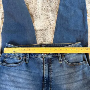 JCREW’s Skinny, Curvy, High-rise With Their Signature Stretch in a Woman’s 10 thumbnail 3