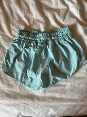 Lululemon Hotty Hot 2.5" Shorts thumbnail 2