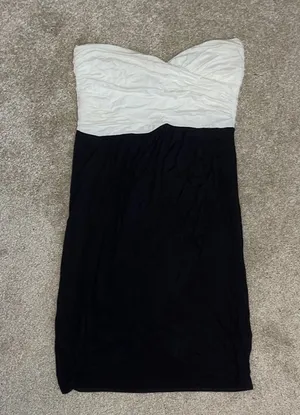 Elegant Black and White Strapless Dress thumbnail 1