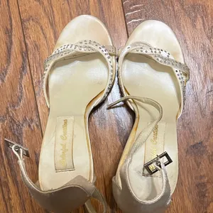 Off White Satin Strappy Jeweled Heels Size 7 thumbnail 8