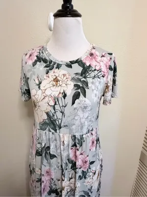 5/$30 🎈 Vanilla bay small floral maxi dress thumbnail 2