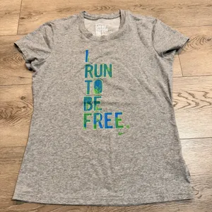 Nike Dri Fit Gray T Shirt Short Sleeve Logo Womens shirt Sz Large‎ L Running thumbnail 1