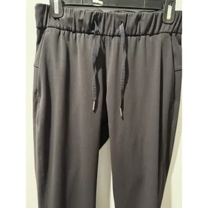 Lululemon On The Fly Pants Brown Straight Leg Stretch Travel Pant Women’s Size 4 thumbnail 4