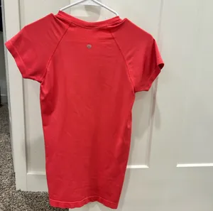 Lululemon Lipgloss Swiftly Tech Short Sleeve thumbnail 2