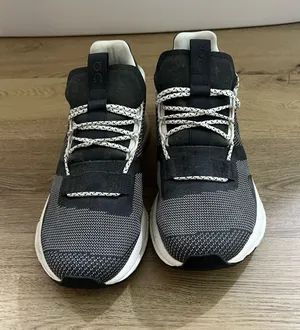 On Cloud Running Shoes thumbnail 1