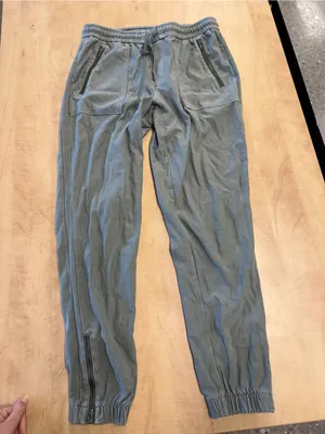 Athleta Light Gray/Green Jogger Pants with Zippered Pockets size 4 thumbnail 9
