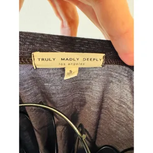 Truly Madly Deeply Peplum Tee Womens Small Soft Charcoal Gray Crewneck thumbnail 3