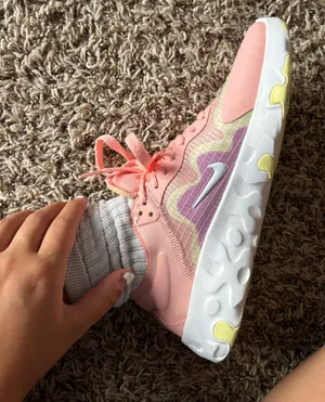 Nike renew shoes size 8 thumbnail 2