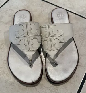 Tory Burch Jamie Dulce De Leche Full T Logo Thong Full Leather Sandals thumbnail 1