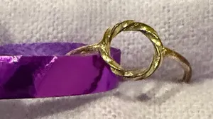Source Unknown Elegant Gold Toned Ring Size 5 1/2 thumbnail 1