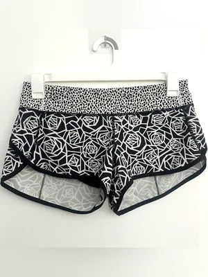 Lululemon Size 2 Run Speed Shorts Posey Black White Mosaic 4-Way Stretch Size 6 thumbnail 5