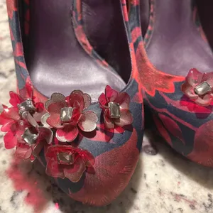 Tory Burch Floral Satin Elmira Wedge Heels‎ Red Navy Flower Embellished Size 7M thumbnail 4