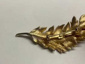 Signed Coro 1961 Leaf Vintage Gold Tone Brooch / Pin thumbnail 5