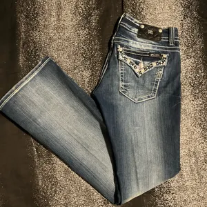 Womens 31x34 Miss Me Distressed JP5755B Embellished Boot Cut Jeans thumbnail 1