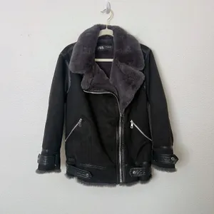 [Zara] Black Faux Fur Suede Double-Faced Oversized Moto Jacket Blogger Fave XS thumbnail 2