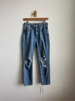 American Eagle Women's Mom Jeans Distressed Baggy Medium Wash Size 2 thumbnail 2