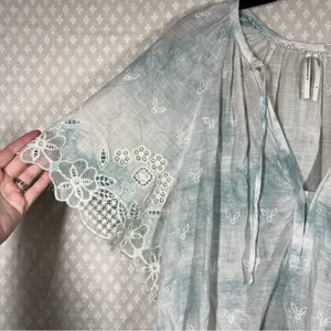 Anthropologie White Blue Tie Dye Floral Embroidered Eyelet Top‎ thumbnail 4