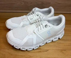 On Cloud 6 Women's Sneakers in White - Size 8.5 thumbnail 1