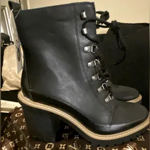 Lace up ,Block heeled boots Black Size 11 thumbnail 2