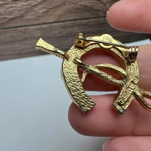 Vintage Gerry’s Rhinestone Horse Shoe With Riding Crop Brooch Pin Gold Tone thumbnail 6